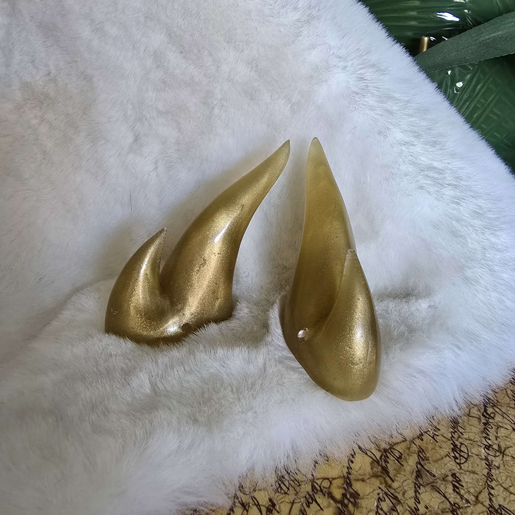 Pale Gold Double Dragon Horns